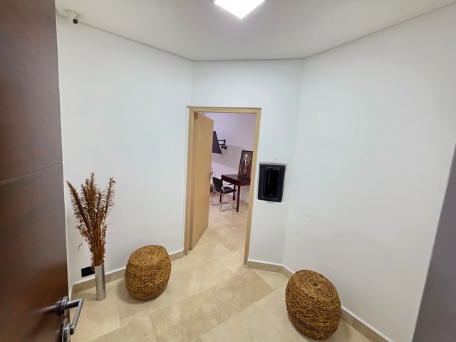 3 Bedrooms Bedrooms, 3 Rooms Rooms,1 BathroomBathrooms,Oficina,En Venta,0,3833