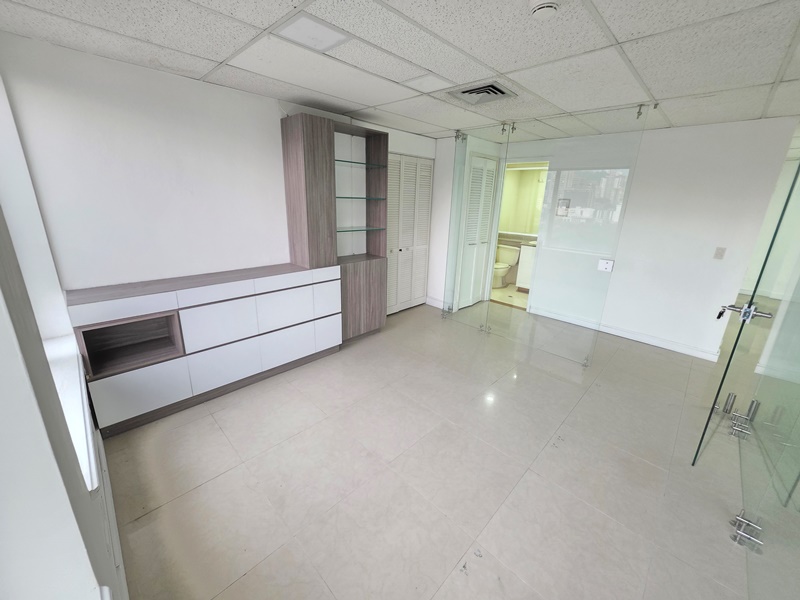 0 , 4 Rooms Rooms,1 BathroomBathrooms,Oficina,En Arriendo,0,3837