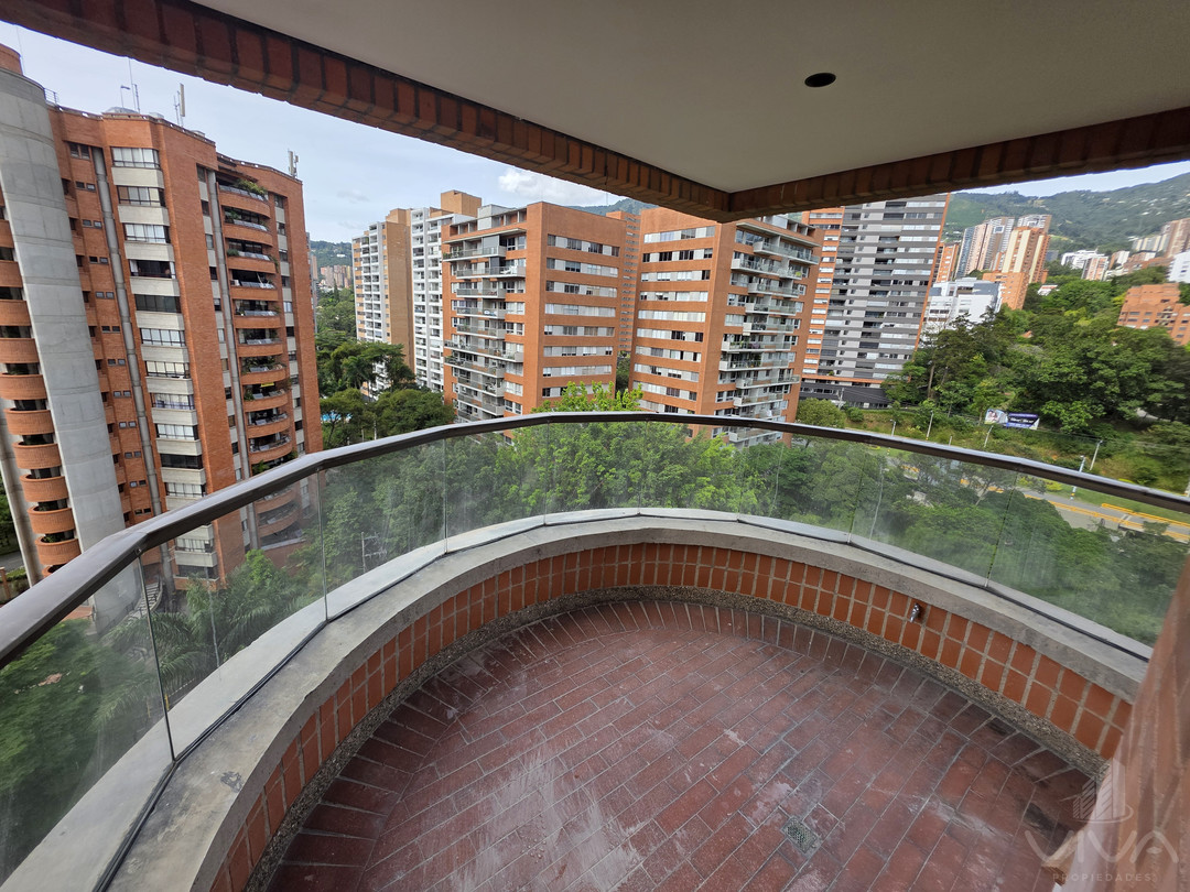 Apartamentos En Arriendo El Poblado -  Los Balsos #2